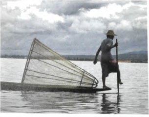 The leg-paddlers of Inle